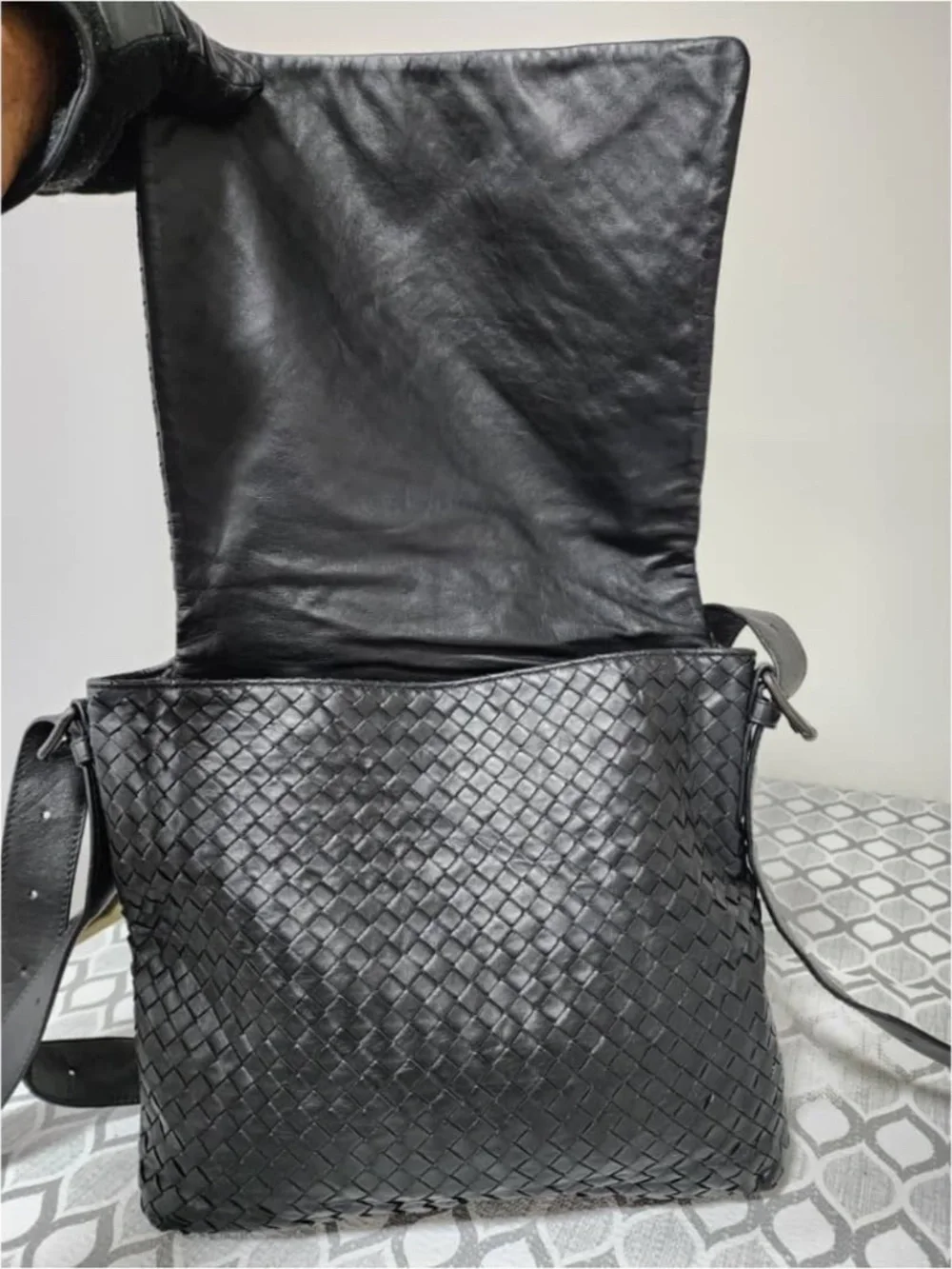 Authentic BOTTEGA VENETA Nappa Intrecciato Messenger Bag Black